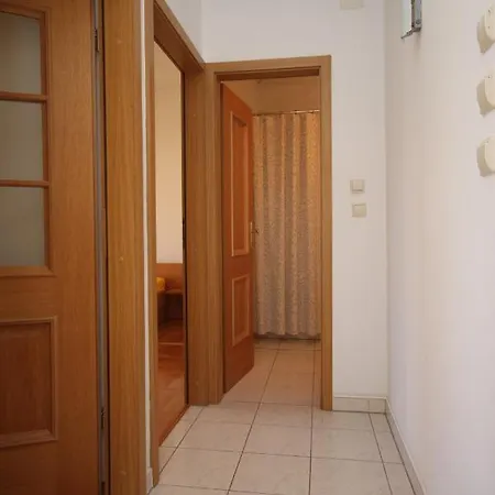 Apartments And Rooms With Parking Space Vodice - 6260 3*