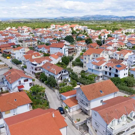 Guest house Apartments And Rooms With Parking Space Vodice - 6260