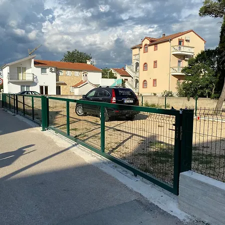 Guest house Apartments And Rooms With Parking Space Vodice - 6260