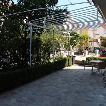 Apartments And Rooms With Parking Space Vodice - 6260 3* Vodice