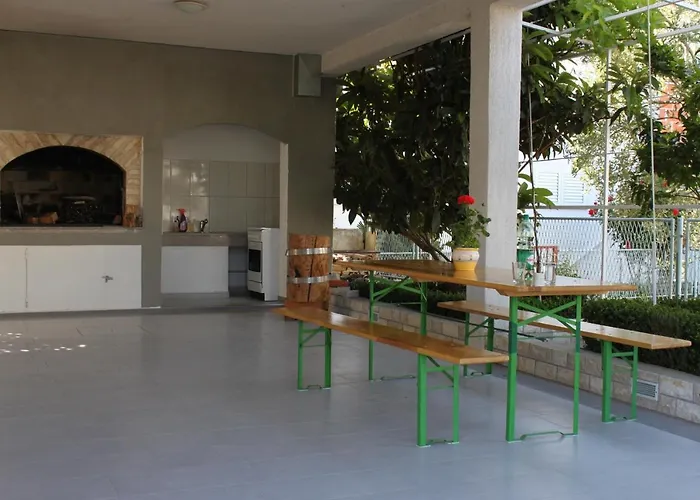 Gasthuis And With Parking Space - 6260 Vodice