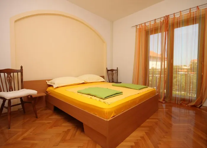 Gasthuis And With Parking Space - 6260 Vodice