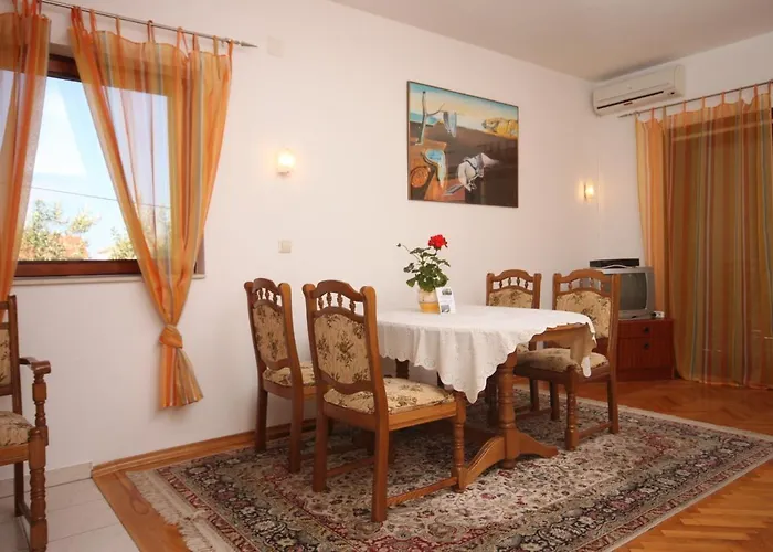 Gasthuis And With Parking Space - 6260 Vodice