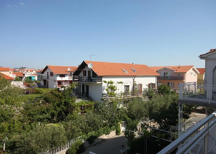 Gasthuis And With Parking Space - 6260 Vodice